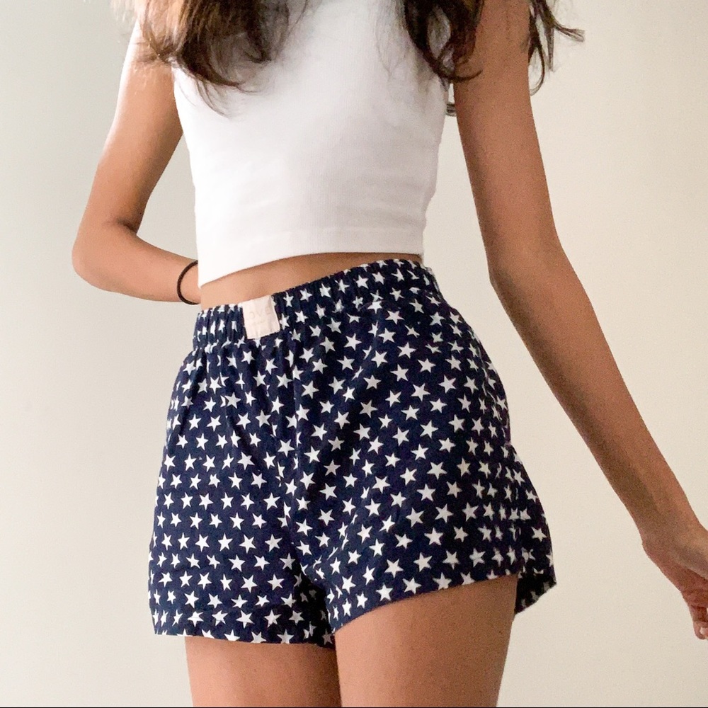 •navy blue star patterned sleep shorts•